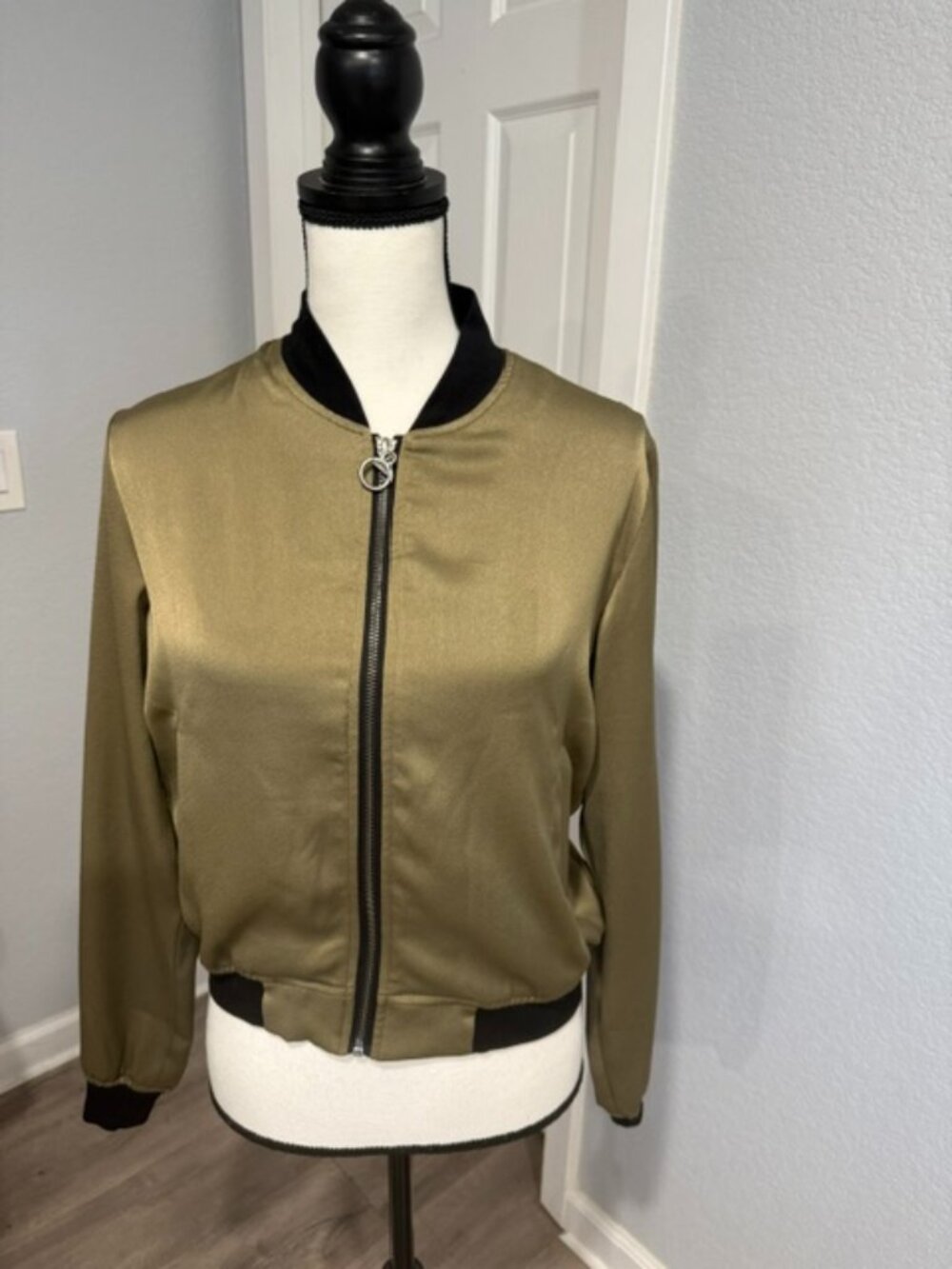 STR - Stradivarius - Satin Bomber Jacket - Size Medium - NWOT